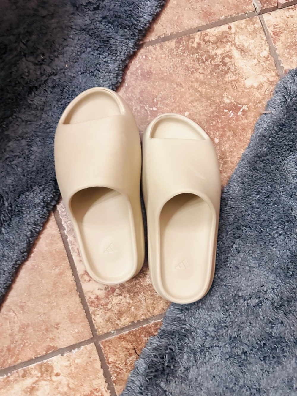 Yeezy Adidas  Slide Sandals - Men’s 8.5 Women’s 10